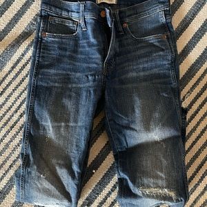 Madewell 9” rise skinny with distressed hem 27p
